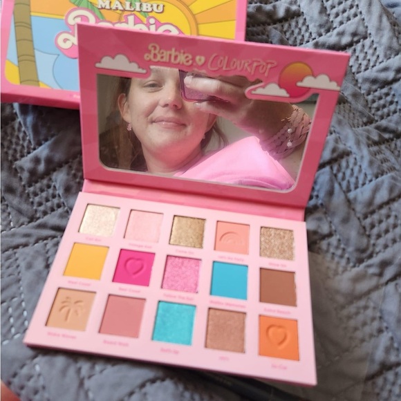 Meet your Posher, Jessica🩷 - Picture 8 of 10